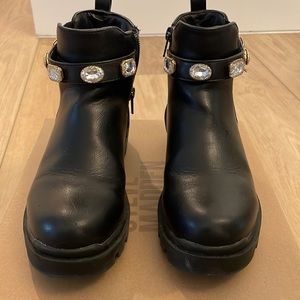 Steve Madden Jamulet booties for girls. Good condition. Size 2